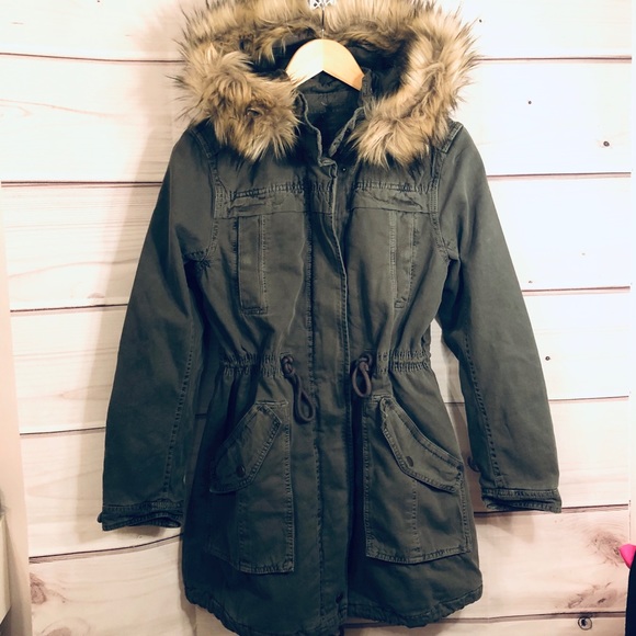 American Eagle utility jacket with fur hood - Picture 2 of 6
